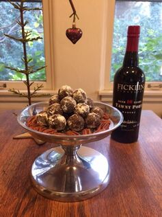 No-Bake Chocolate Tawny Cookies with Aged 10-Years Tawny Port